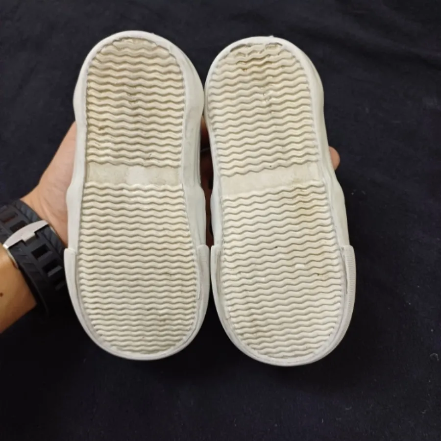 کفش بچگانه h&m سایز 23
