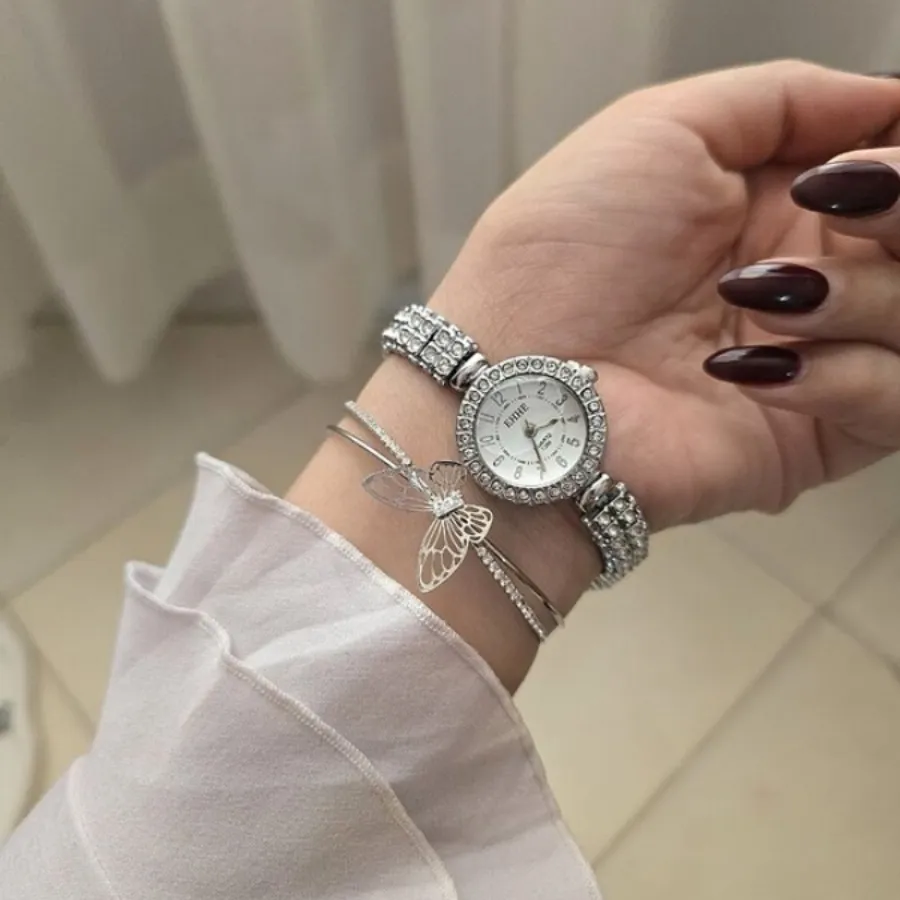 ساعت شیک نگین دار وارداتی