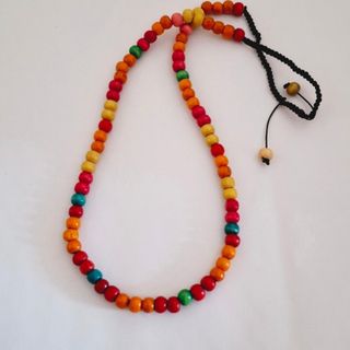 گردنبند چوبی رنگارنگ