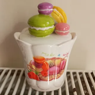 شکلات خوری ماکارون