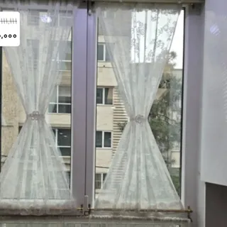 پرده پشت پنحره ای
