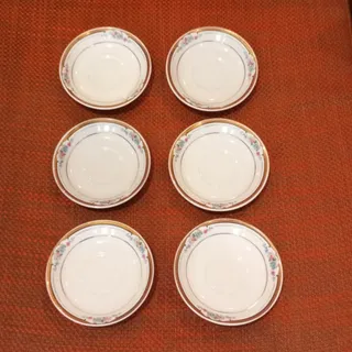 یک دست نعلبکی چینی