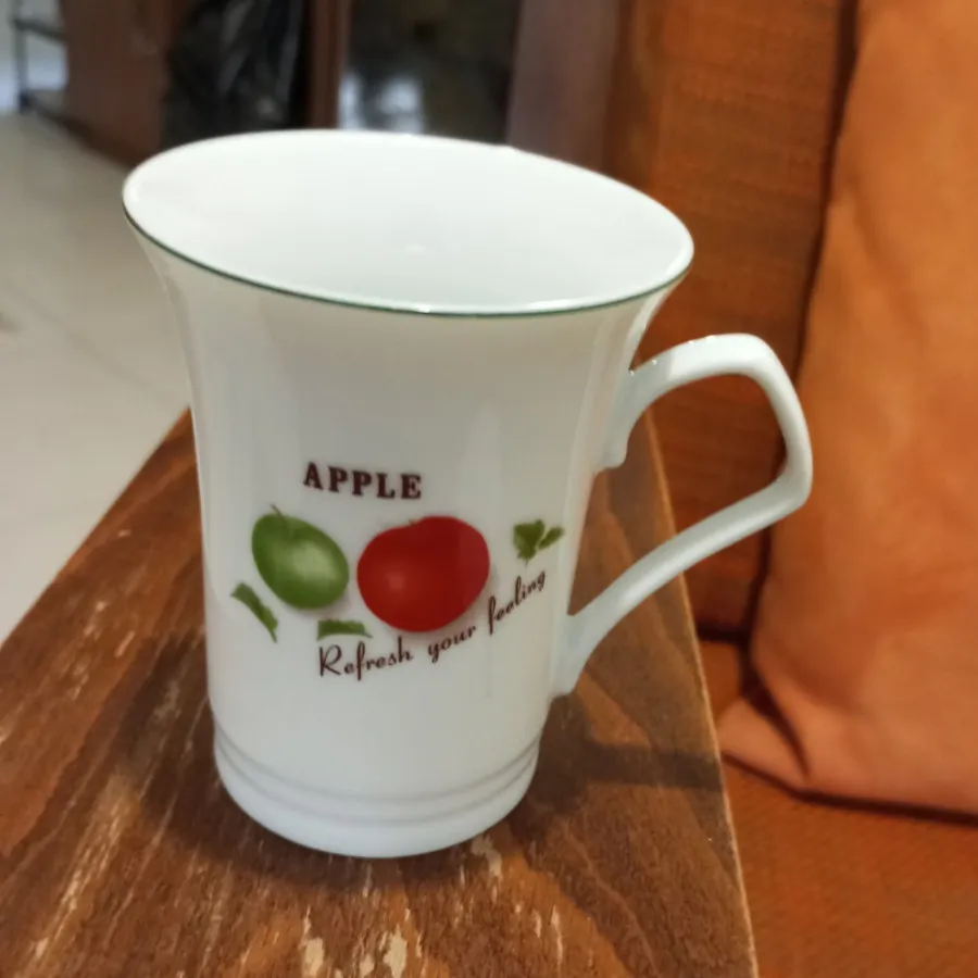 ماگ چینی طرح سیب