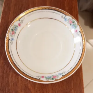 یک دست نعلبکی نو