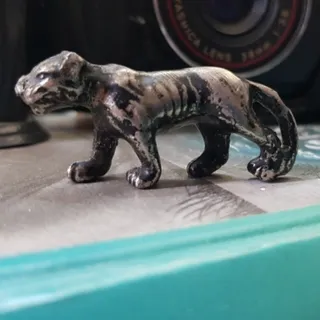 مجسمه ببر بزنز