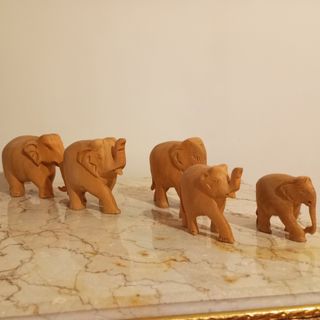 مجسمه فیل های چوبی هندی