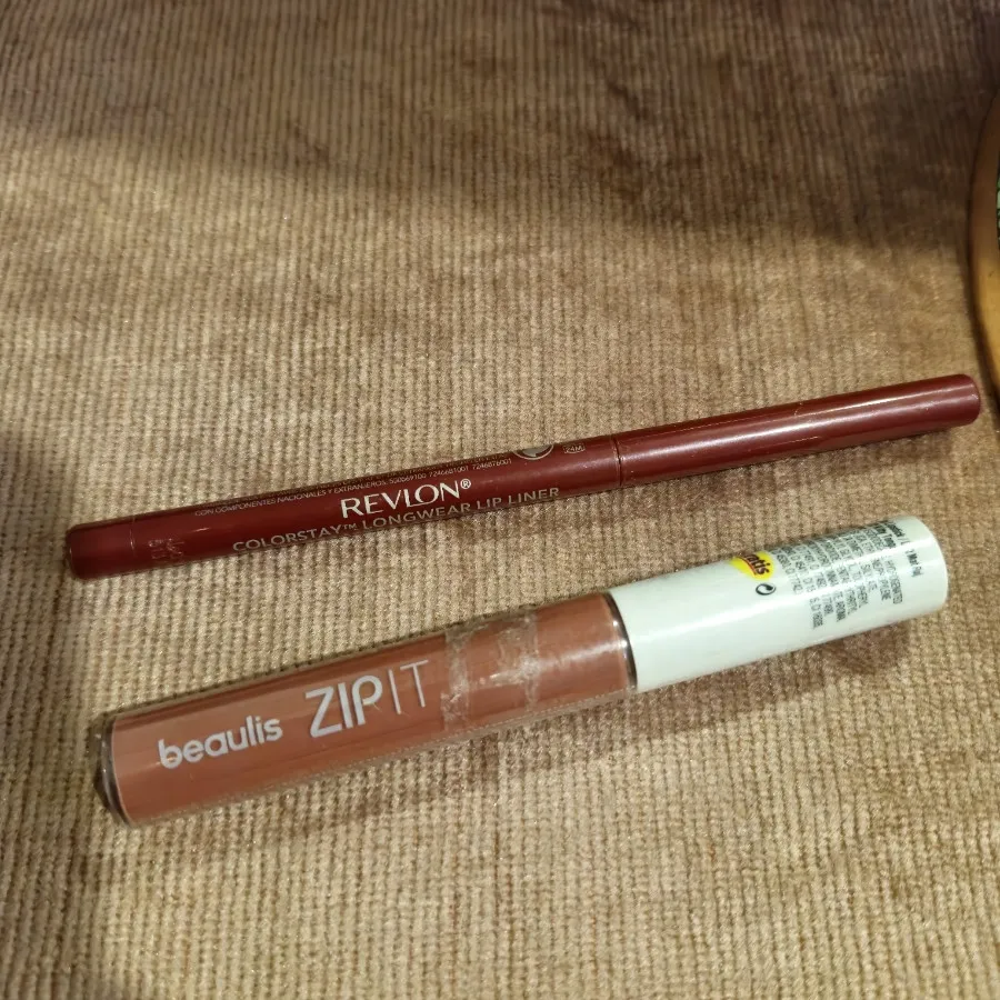 خط لب و رژ Revlon آمریکا