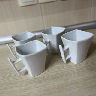 4 عدد فنجون
