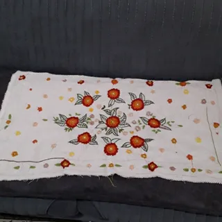 رومیزی گلدوزی