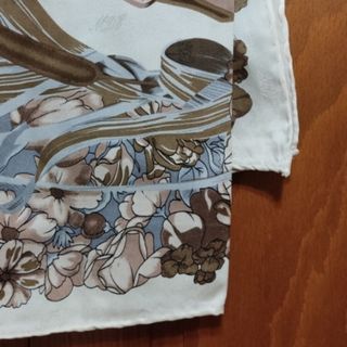 روسری ساتن