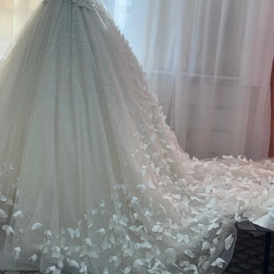 لباس عروس پروانه ای