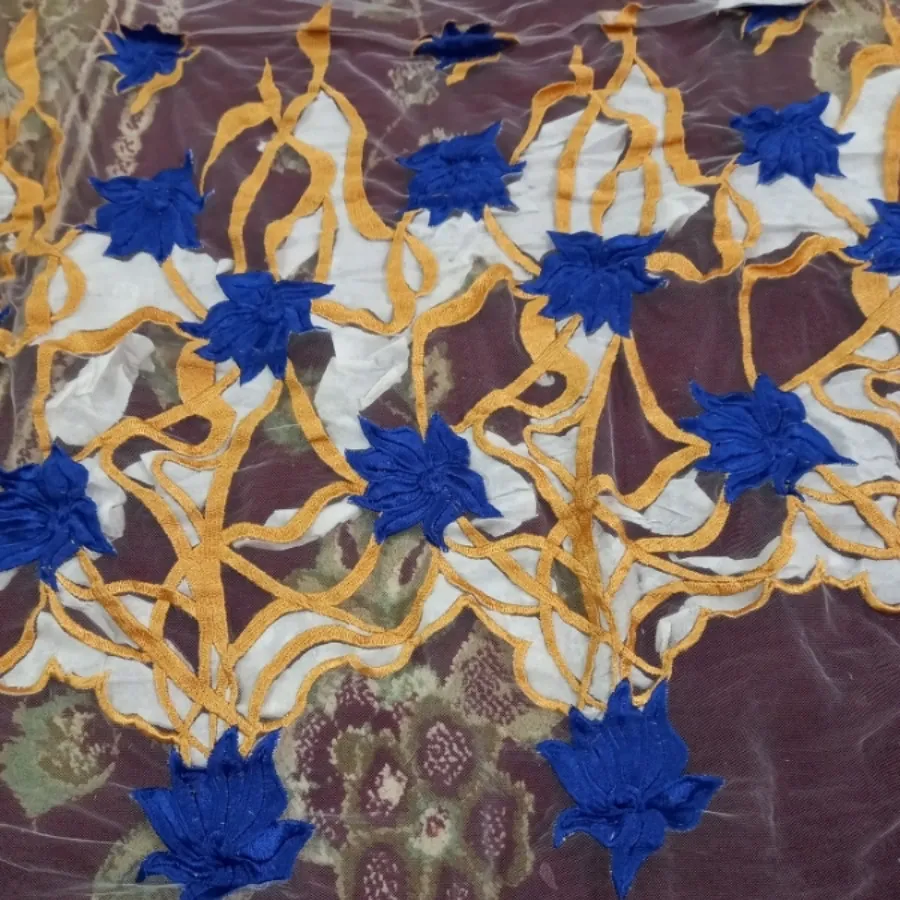 پارچه گلدوزی شده آبی
