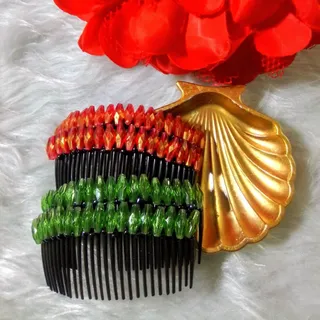 یک جفت شانه مهره دوزی شده