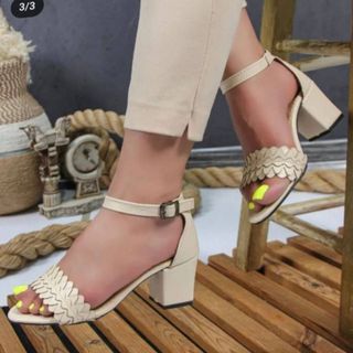 صندل پاشنه دار دنا