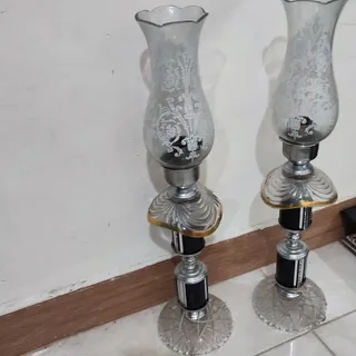 اینه ودوعددشمعدان ویک میز