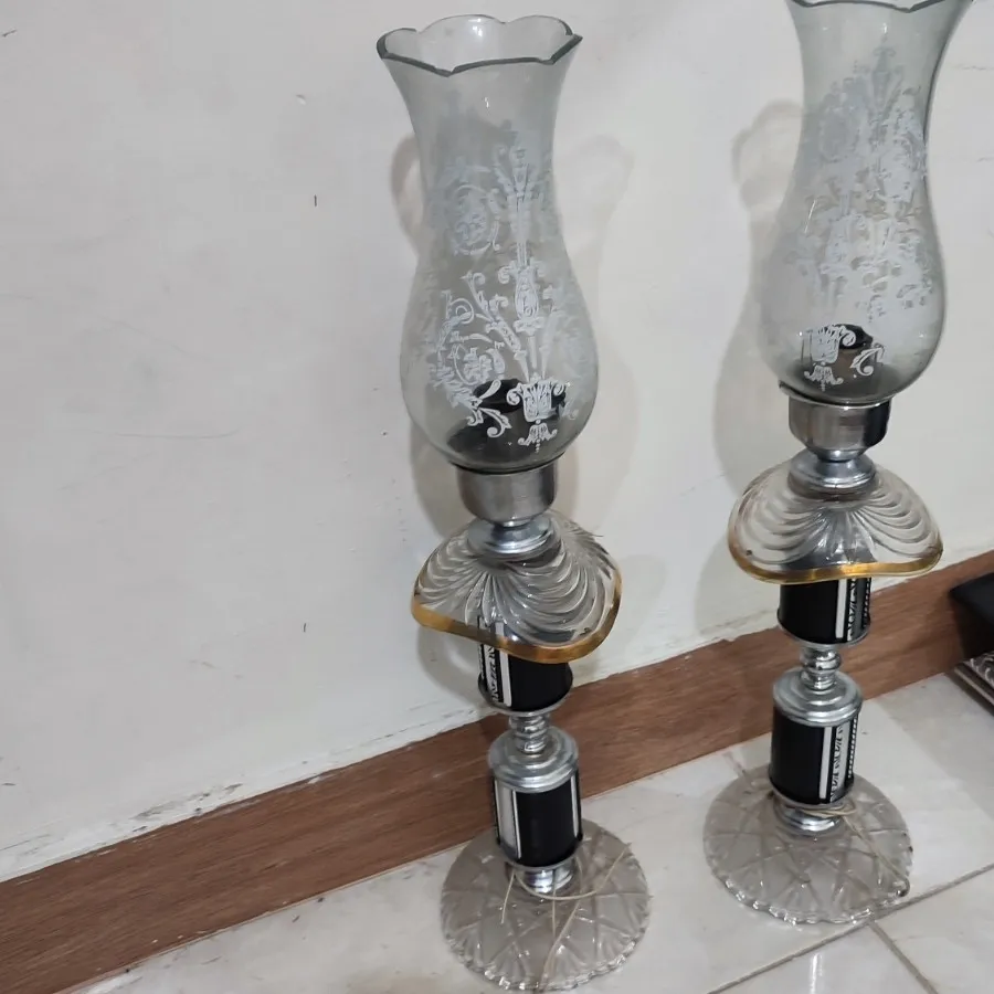 اینه ودوعددشمعدان ویک میز