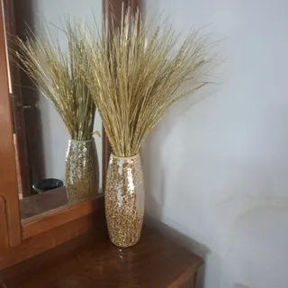 گلدان و گل مصنوعی