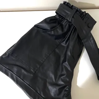 شلوارک چرم