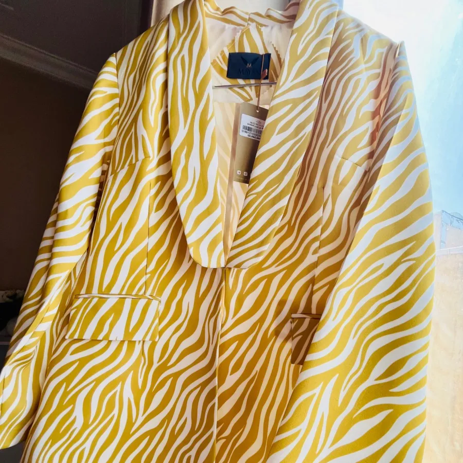 کت سفید زرد کرپ