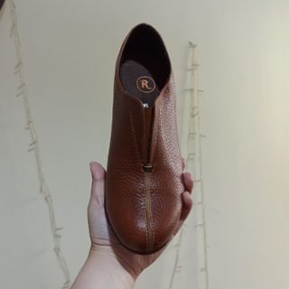 کفش چرم عسلی