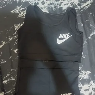 نیم تنه وشورت