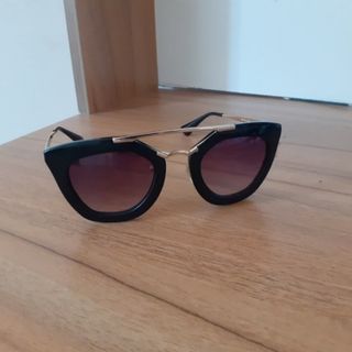 عینک پرادا ایتالیایی اصل