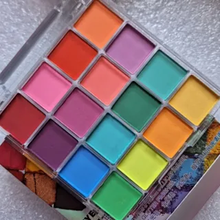 سایه 16 رنگ میس لارا