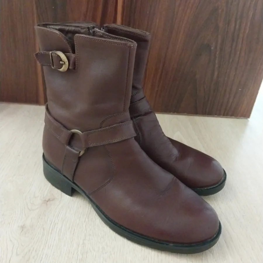 بوت سایز 37 چرم