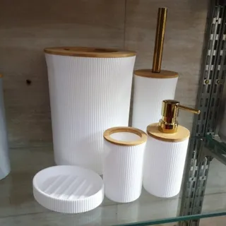 سطل و فرچه