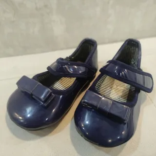کفش عروسکی