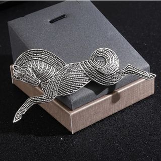 گلسینه اسب نقره ای