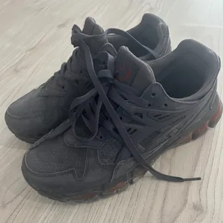 کفش Asics سایز 40