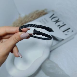 بنگل میخی مشکی