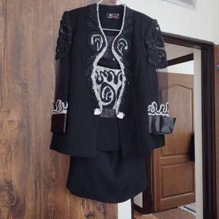 کت و دامن سنگ دوزی شده