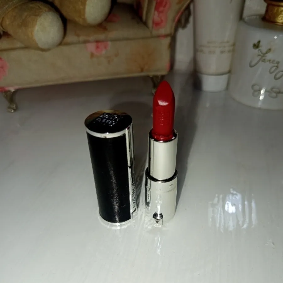 رژ givenchy 37