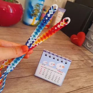 دستبند و بوکمارک دست‌باف