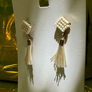 گوشواره مینیمال شیری