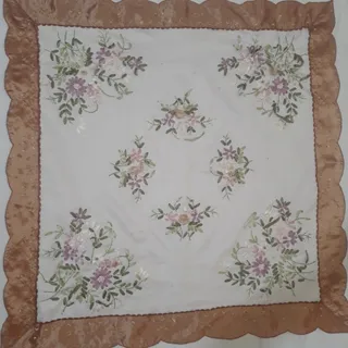 روی پشتی و روی میزی