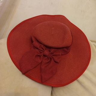 کلاه لبه دار ساحلی زرشکی