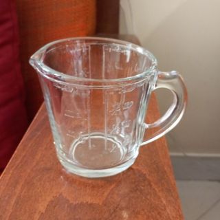 پارچ و پیمانه مدرج