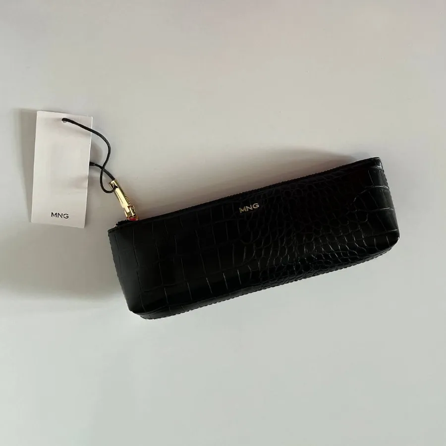 کیف آرایش Mango