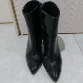 نیم بوت پاشنه دار