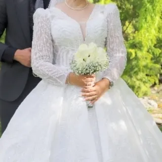 لباس عروس کمی دنباله دار