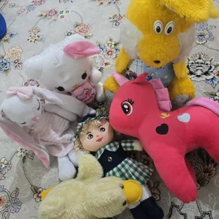 تعدادی عروسک دخترانه