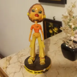 مجسمه دختر رقاص لرزونک
