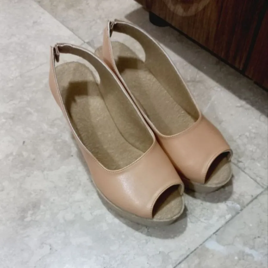 مزایده صندل کرم سایز 40