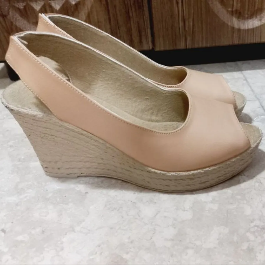 مزایده صندل کرم سایز 40