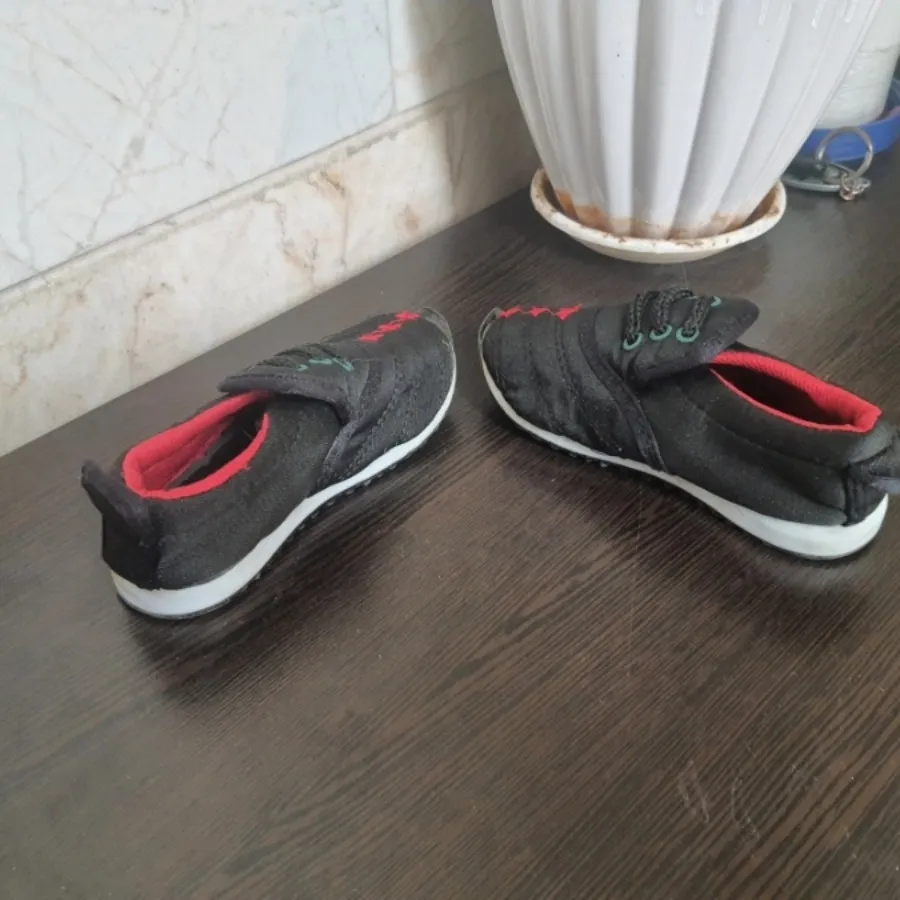 کفش بچه گانه