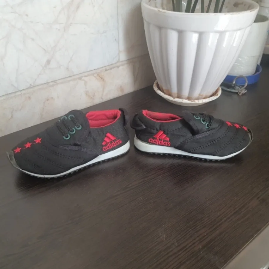 کفش بچه گانه