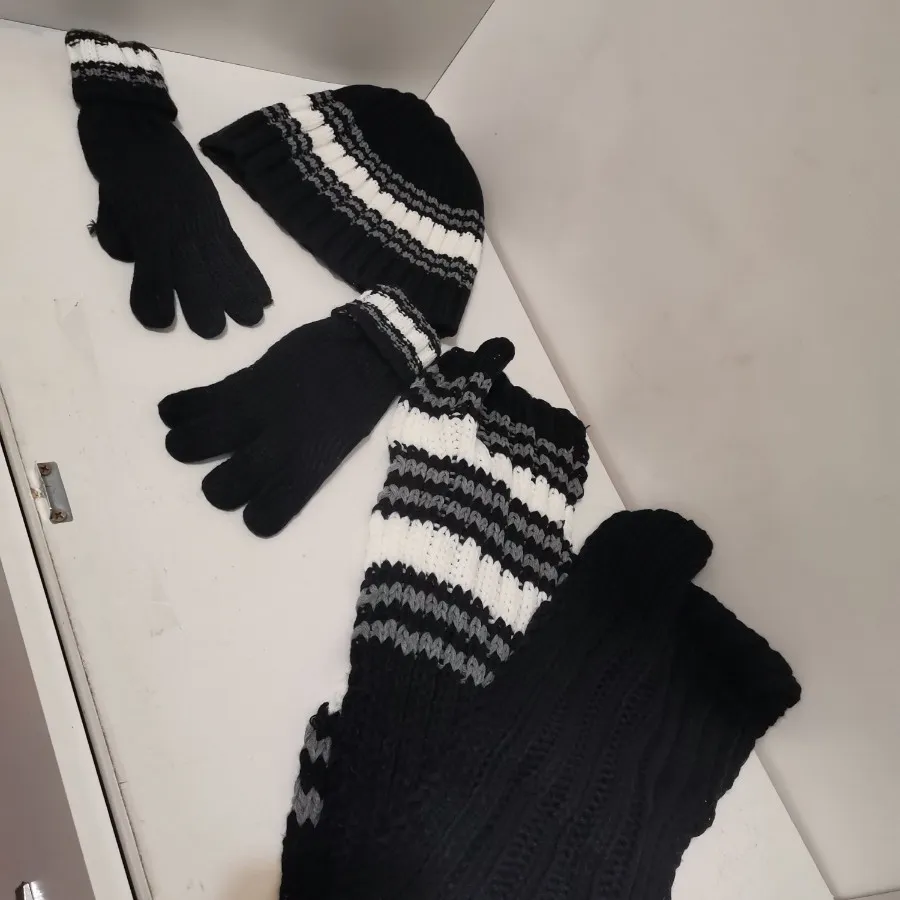 کلاه وشال ودستکش مشکی باف